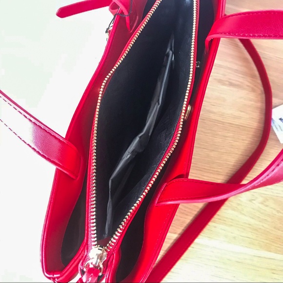 LOVE MOSCHINO NWT Red Handbag with Heart Chain - Picture 11 of 15